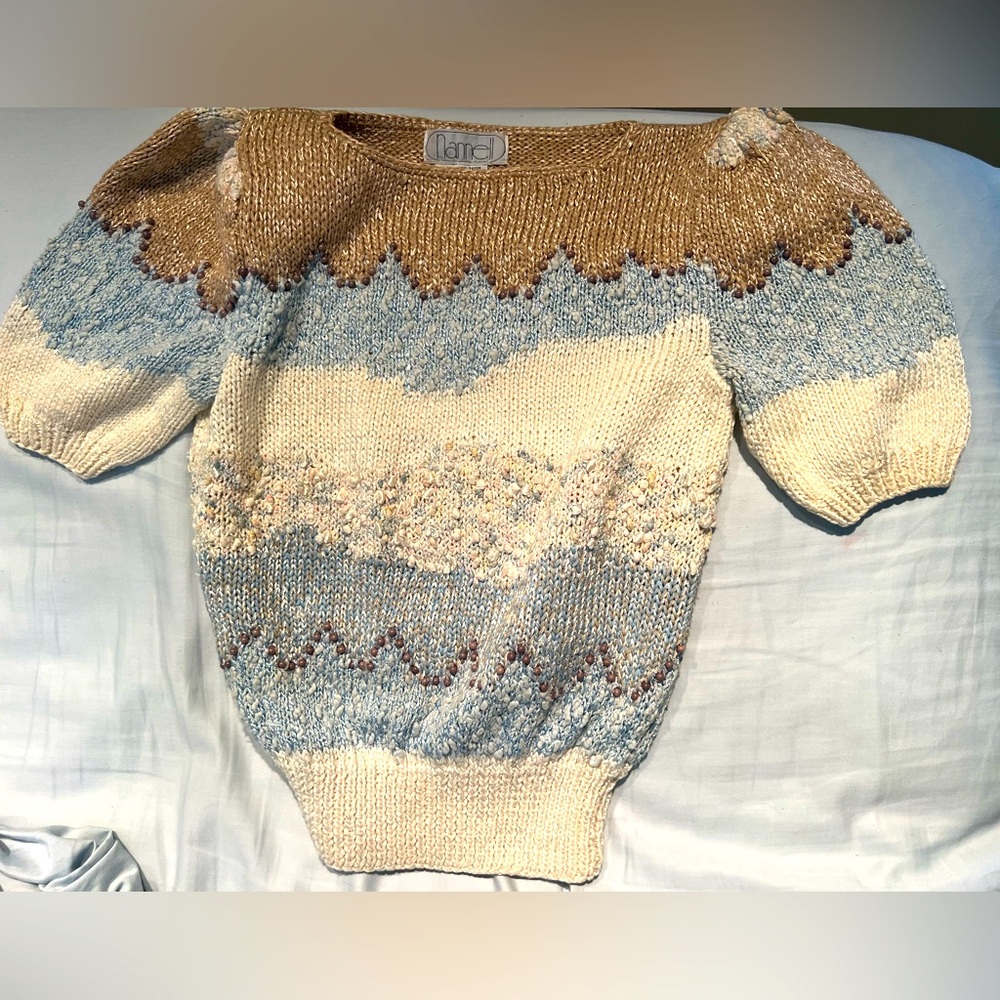 Vintage 1980’s Nannell Cream Blue 💎 Tan Knit Boucle Sweater. Size Small
